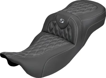 Saddlemen Extended Reach Carbon Fiber Lattice Stitched Roadsofa Seat With Silver Stitching For Harley Davidson 2008-2025 FLHR, FLHT, FLHX & FLTR Touring Models (Does Not Fit 2023-2025 CVO Models) (808-07B-20705)
